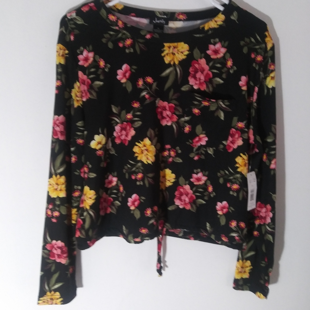 Justify flower crop top size M NWT